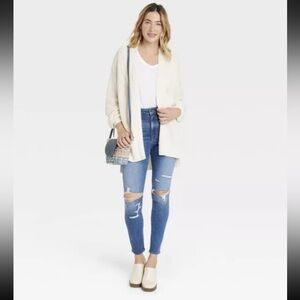 Universal ThreadHigh Rise Skinny, Super Stretch, Distressed Jeans, 10 Short, NWT